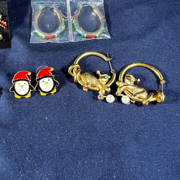 Set Of 6 Festive Holiday Earrings - Christmas Trees Bows Penguins Gold Cats & Be - Picture 5 of 5